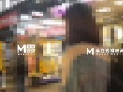 街头搭讪在读女大学生 名为拍摄写真实则纵情啪啪