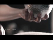 纹身猛男享受性感女模精油催情按摩肉棒雄起主动骑乘