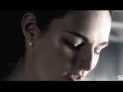 纹身猛男享受性感女模精油催情按摩肉棒雄起主动骑乘