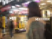 国产AV佳作麻豆导演系列-街头搭讪在读女大学生 名为拍摄写真实则纵情啪啪