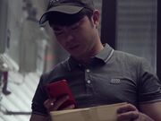 剧情演绎白嫩丰满骚妻寂寞难耐家中自慰棒自嗨被送快递的小哥撞见主动投怀送抱