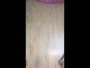 喝着优酸乳穿着开档蕾丝大鸡巴打大奶按在床上就是干没憋住内射里面