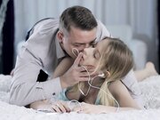 俄罗斯极品白人女神妮基亚出演在你的梦里可爱双马尾听音乐时被帅哥爆操