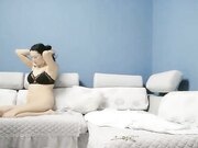 兼职白领少妇，人妻下班后赚外快，白皙温柔沙发啪啪口交好似偷情