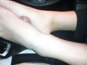 极品网友真会玩高速路上让女友用脚撸泄泄火