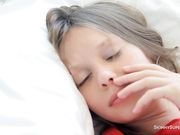 极品模特害羞抚摸红色内裤里粉嫩的白虎鲍