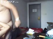 身材魁梧的马经理鸡鸡真小啊中午和刚从外面办事回来出纳刘姐在办公室开战