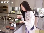 大屌直男礼拜天沒出门在家调教乖女友 给力的鸡巴连续爆操 让女友身体抽搐不已