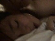 眼镜男勾搭很久终于把大学好友气质漂亮的女友约到酒店偷情