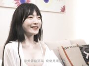 国产AV佳作 麻豆新科女神 极品美少女AV拍摄初体验 淫声浪语叫不停