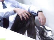 丝袜勾破损专业秘书形象，老板说这么爱露干脆不要穿！ 一把撕破丝袜直接无套插入