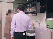 麻豆传媒映画&皇家华人联合出品 最后爸爸也尬一脚的亲自丼 姨姨被玩坏