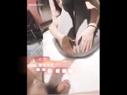 青春稚嫩的19岁小美眉，如此翘臀佳丽身材真是难得，无套抽