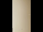 三个男人都满足不了她的性欲逼逼里还得一直塞着电击跳蛋