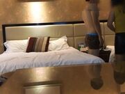 约公司新来的95年丰满性感大屁股美女开房,每次抽插都用尽全力干