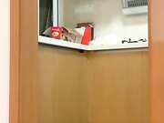 极品推特网红『闵儿』主动撩长裙发骚诱惑学生 脱下丁字裤自慰